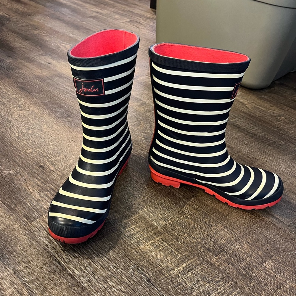 Joules Molly Welly Rain Boots – Navy Cream Stripe with Red Sole (Size 7)